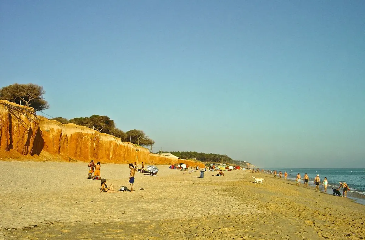 Praia do Forte Novo on the Algarve coast