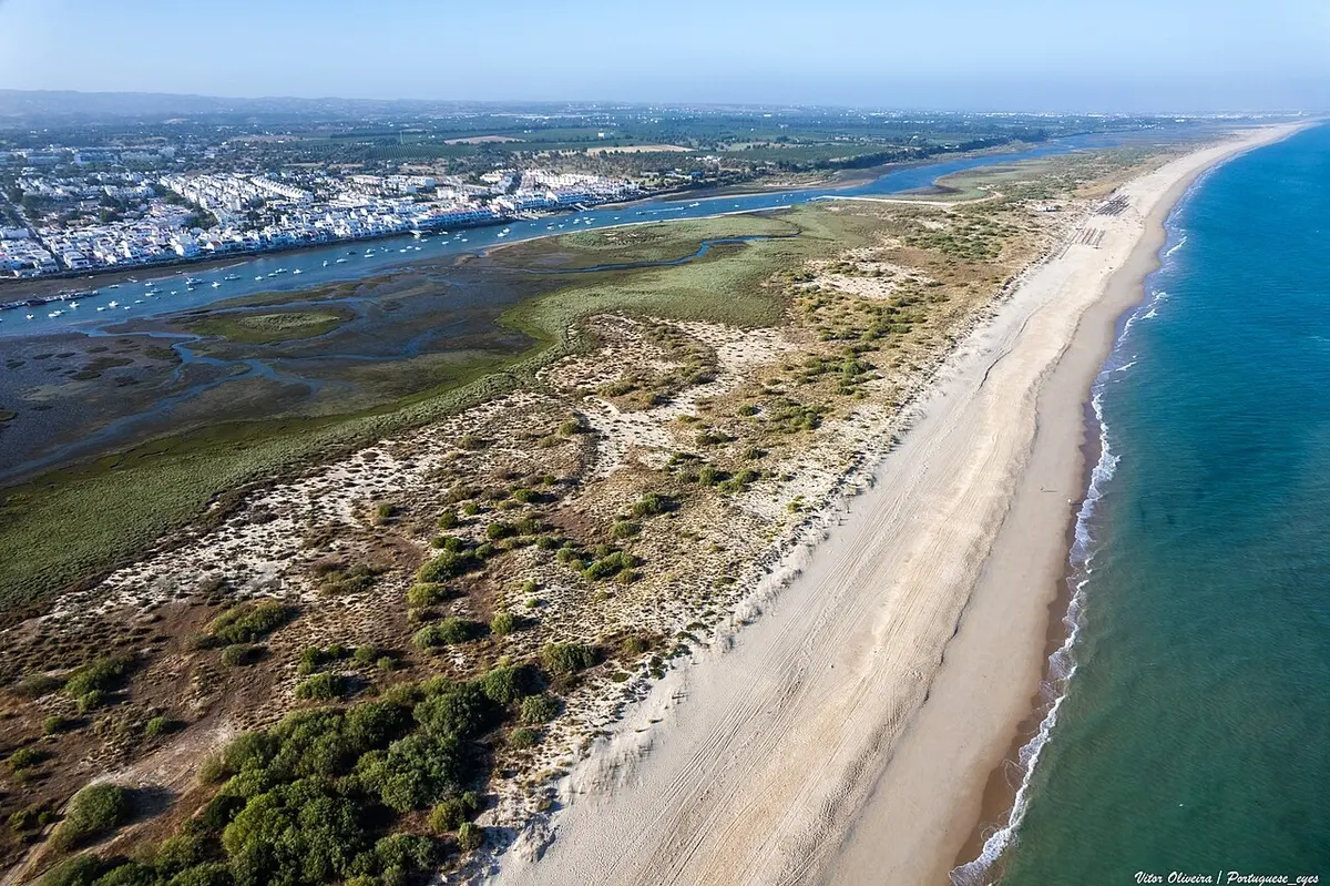 The sandy beach on Cabanas island
