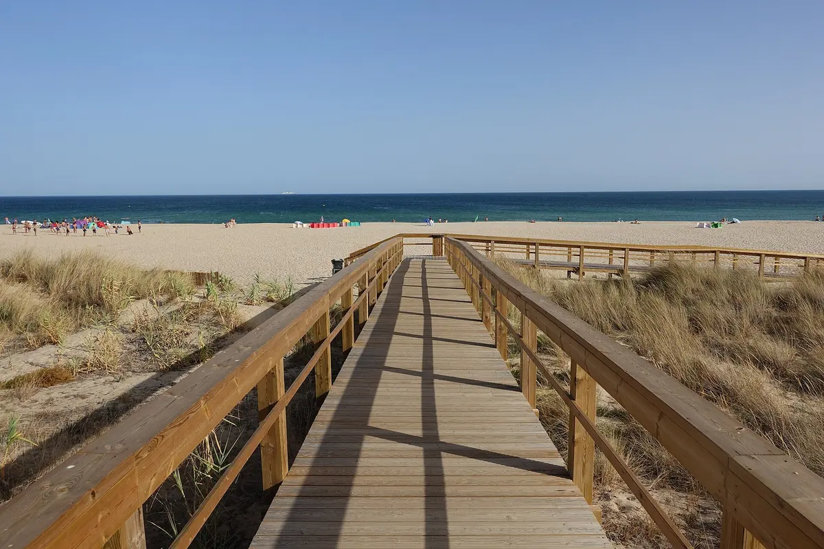 The beach and coastal setting at Meia Praia in the western Algarve