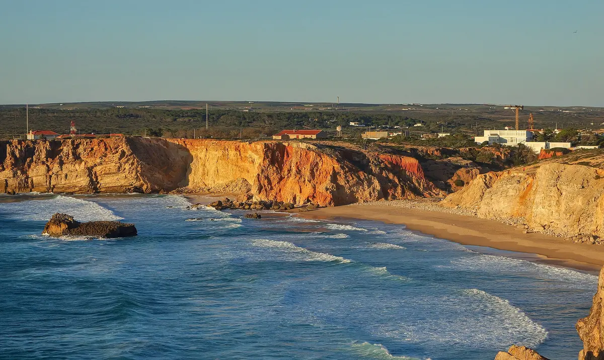 The beach and coastal setting at Praia do Tonel in the western Algarve