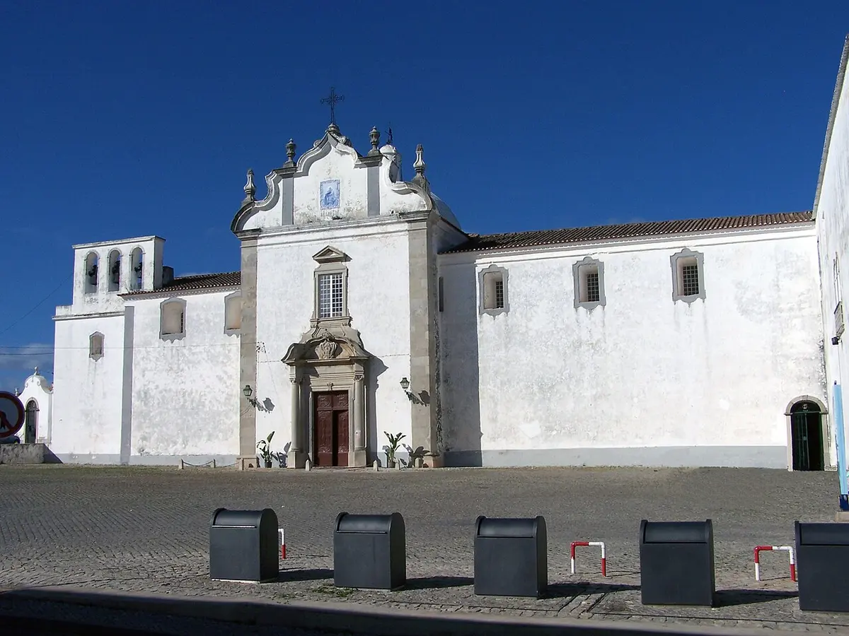 Broad white façade and ornate entrance of Igreja do Carmo in Tavira
