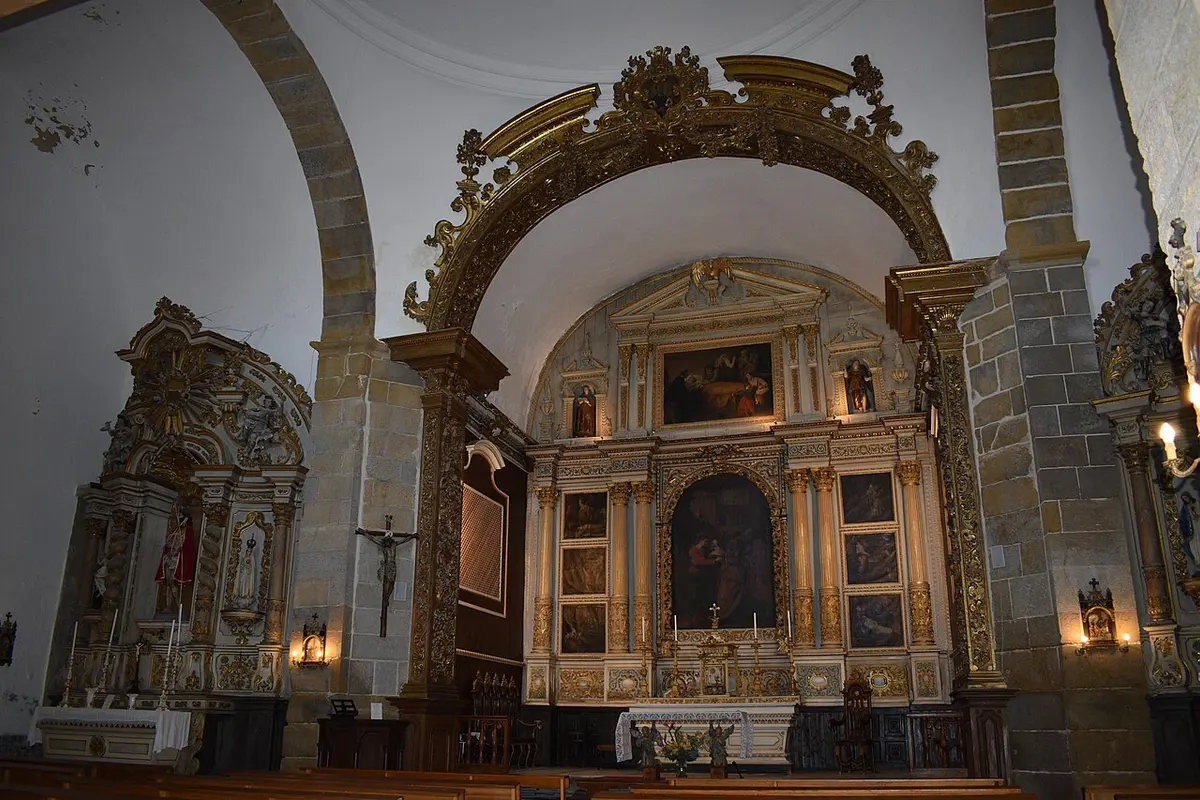 Carved altarpieces and arches inside Igreja da Misericórdia in Faro