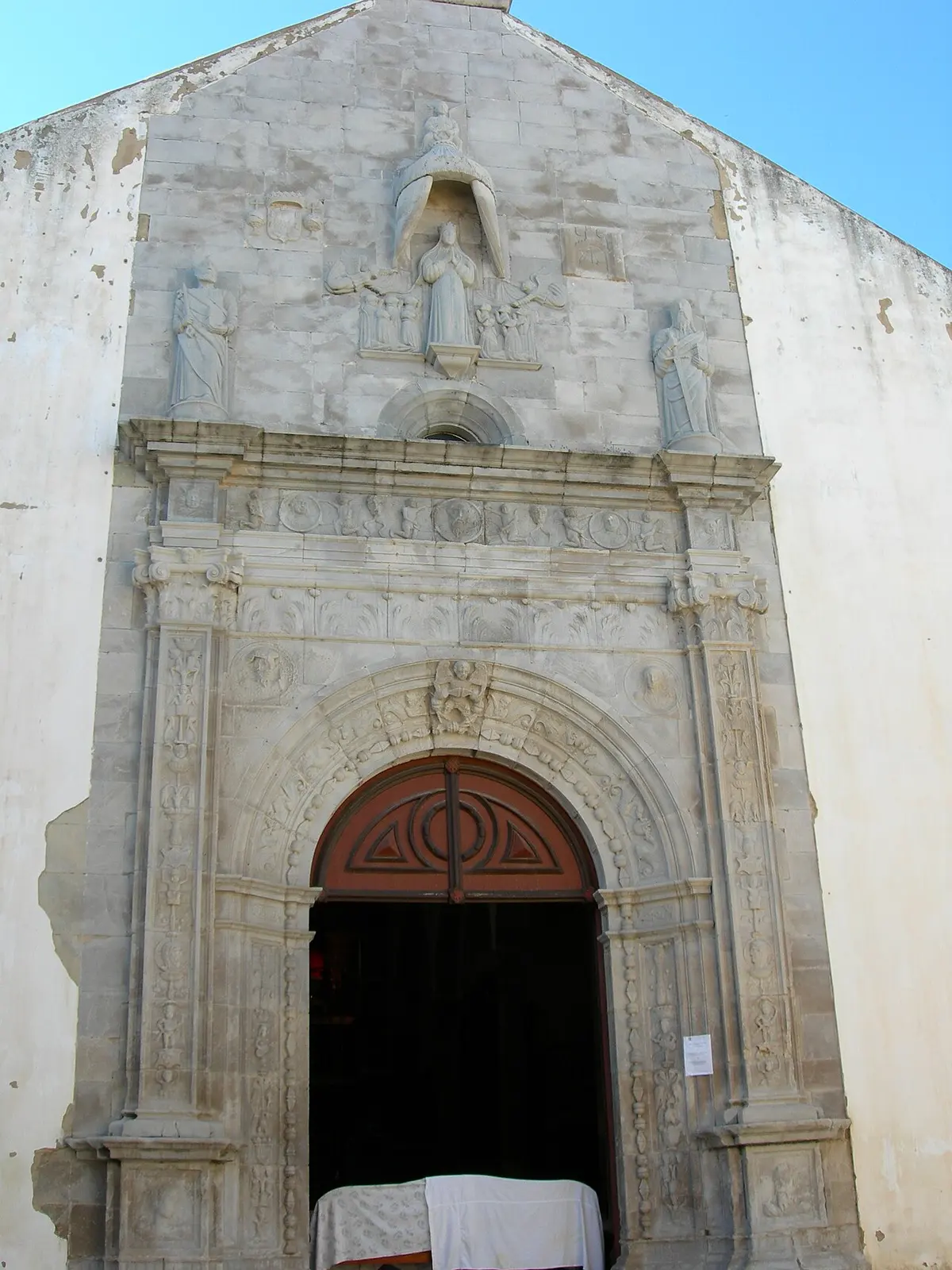 Stone entrance and sculpted figures on Igreja da Misericórdia in Tavira