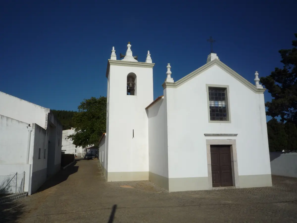 The white façade and small bell tower of Marmelete’s parish church