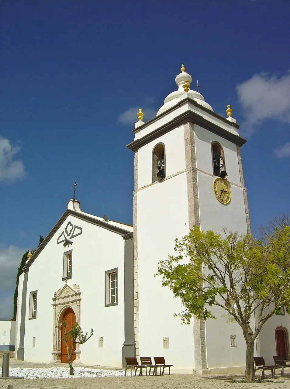 The façade and bell tower of the parish church of Mexilhoeira Grande