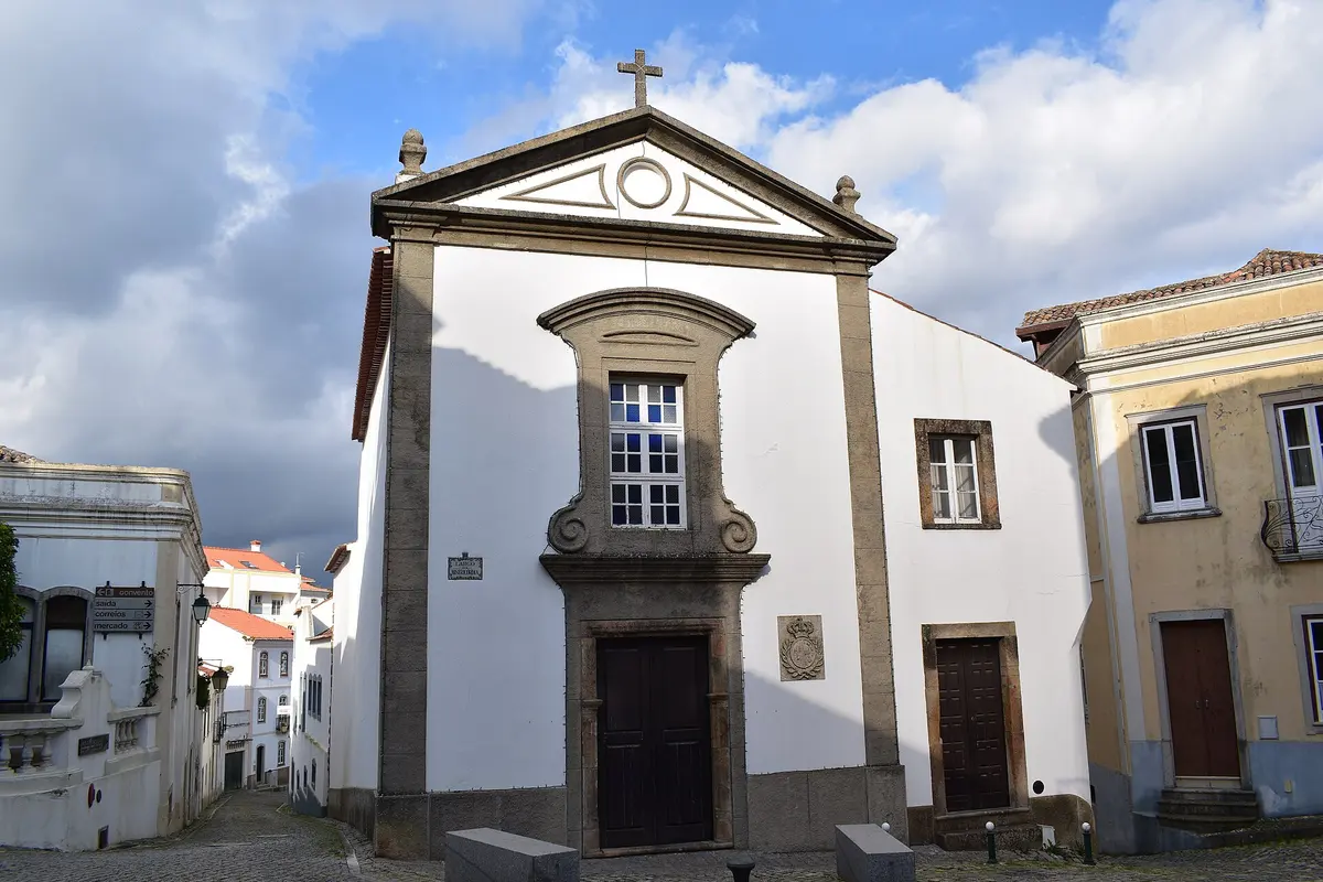 The restrained street façade of the Misericórdia church in Monchique