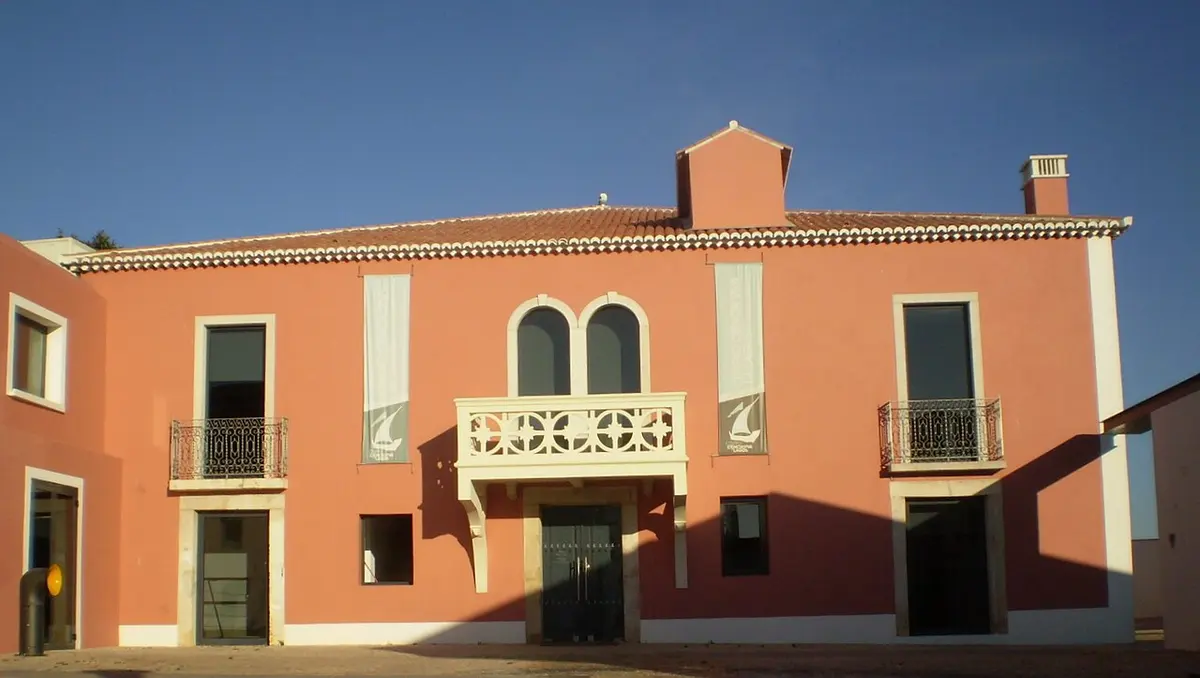 Terracotta-coloured Casa Fogaça, home of Centro Ciência Viva de Lagos