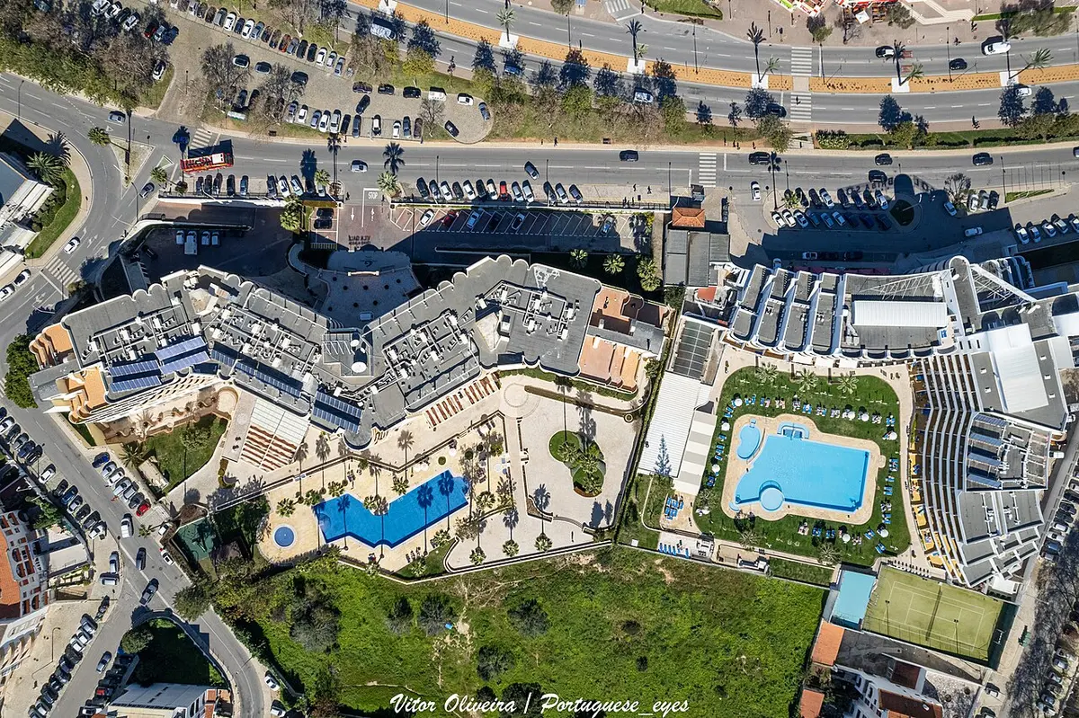 Aerial view of the two wings and outdoor pools of Vila Galé Cerro Alagoa in Albufeira