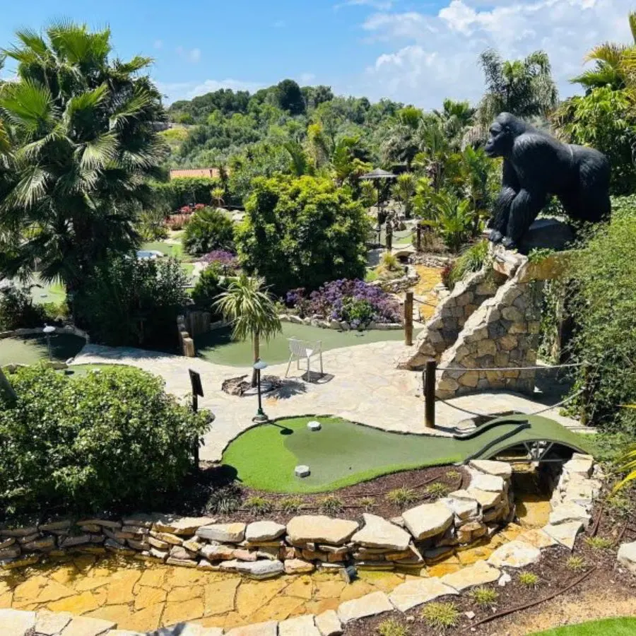 Mini-golf greens, palms and rock landscaping at Eden Alvor