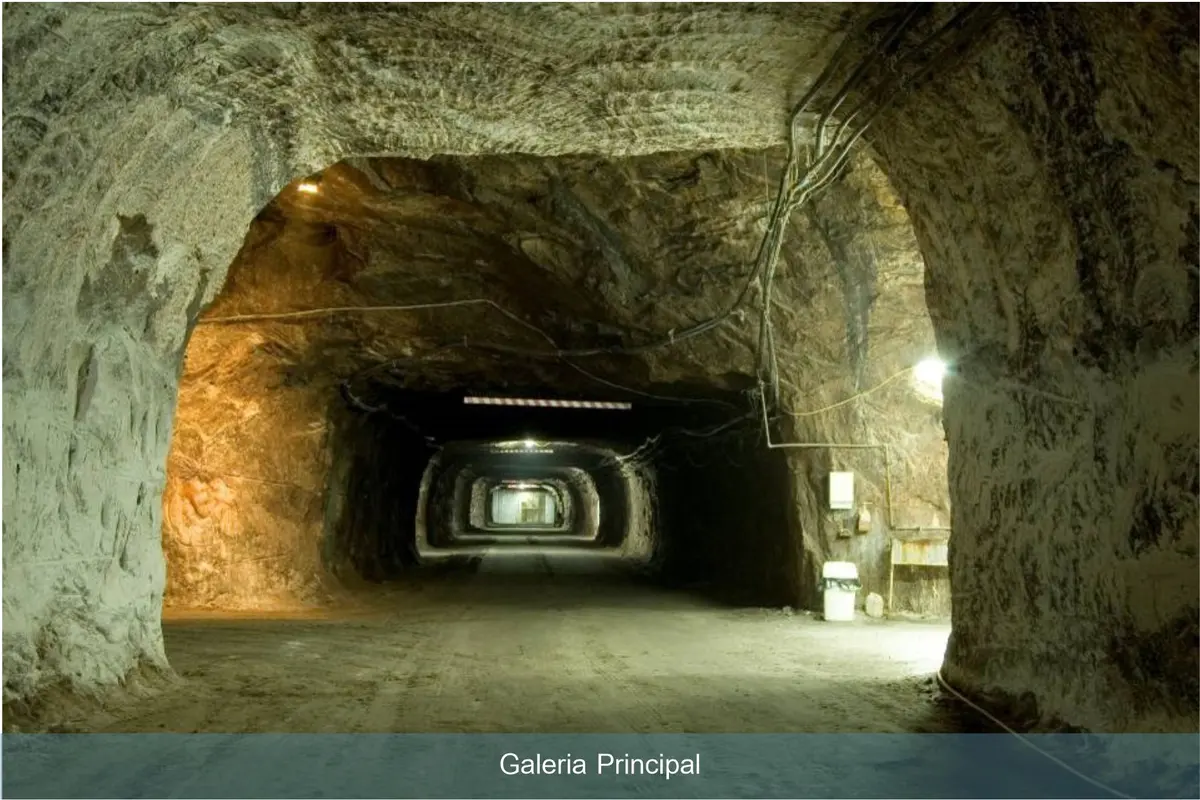 Rock-cut underground passage in the Loulé salt mine's main gallery