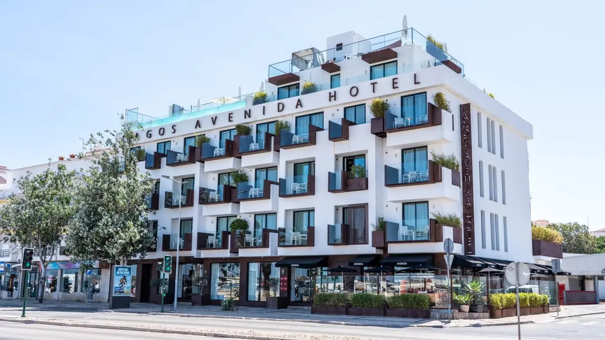 Lagos Avenida Hotel building with the restaurant at street level