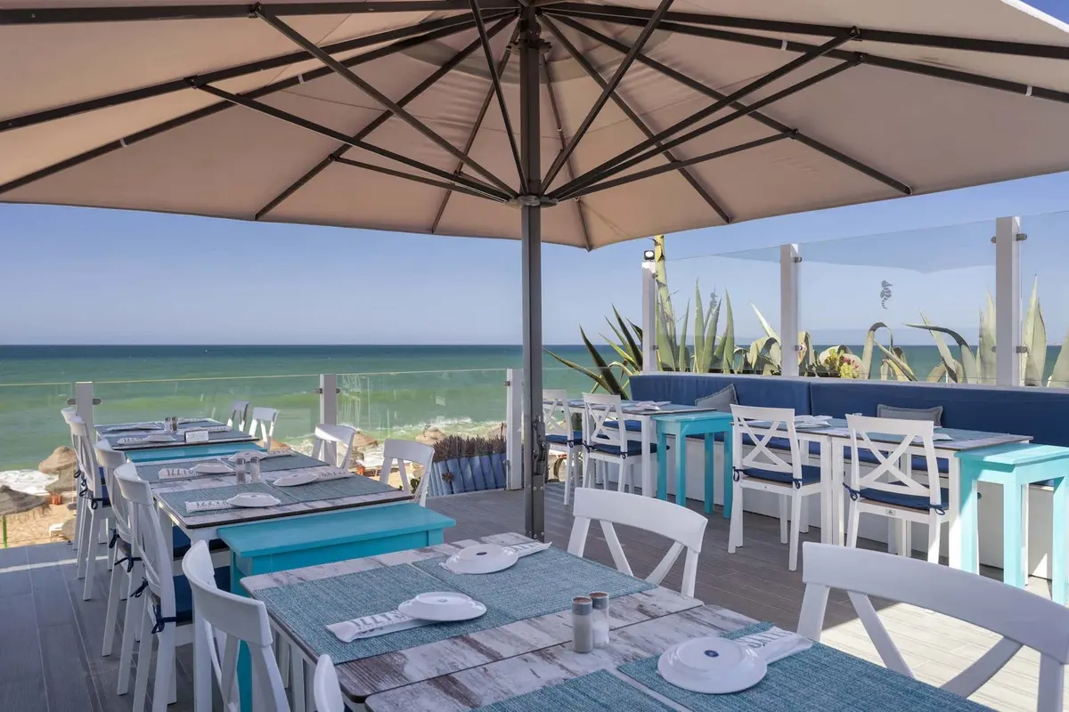 Sea-facing tables at Izzy’s on Garrão beach