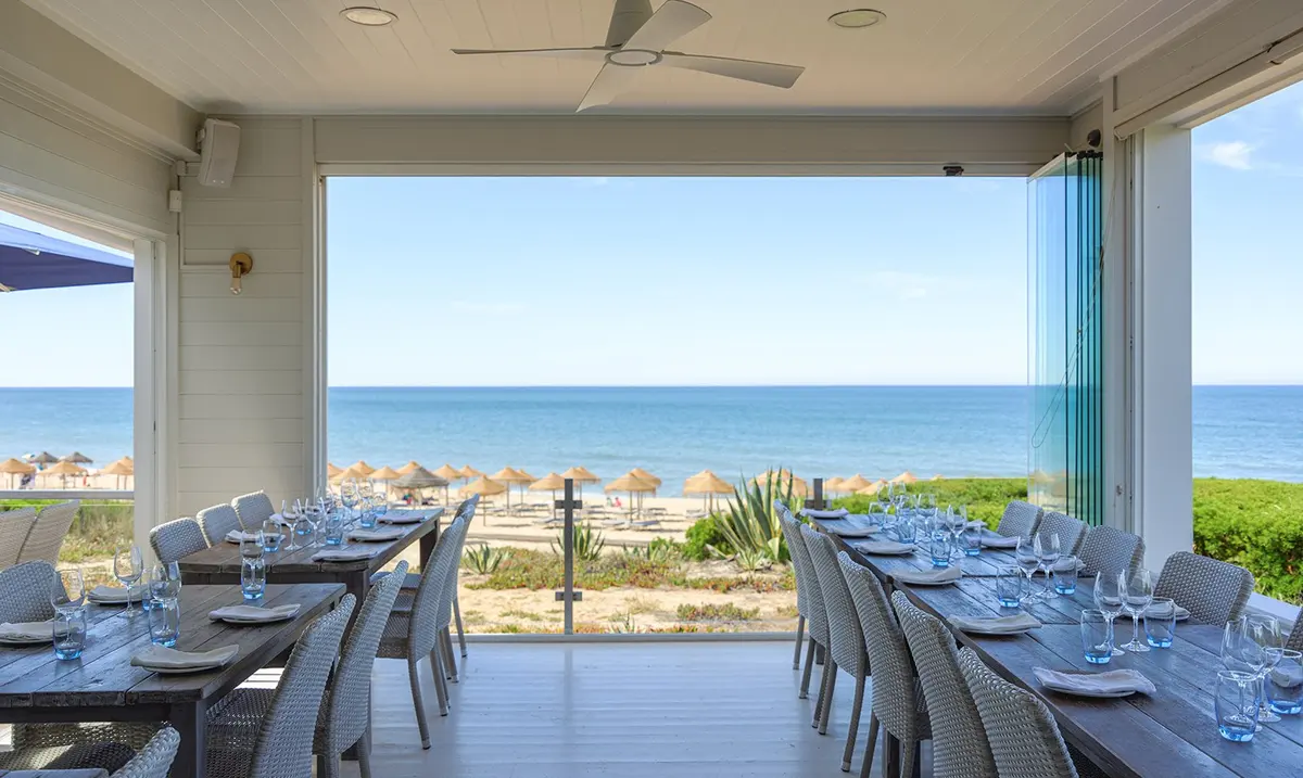 Sea-facing dining room at Maria’s on Garrão Poente