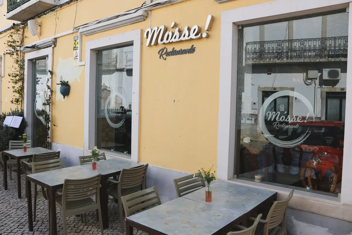 The yellow Mósse! restaurant facade and outdoor tables on Rua Teófilo Braga in Olhão.