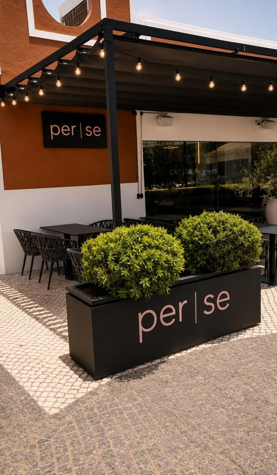 Entrance terrace at Per Se in Buganvília Plaza