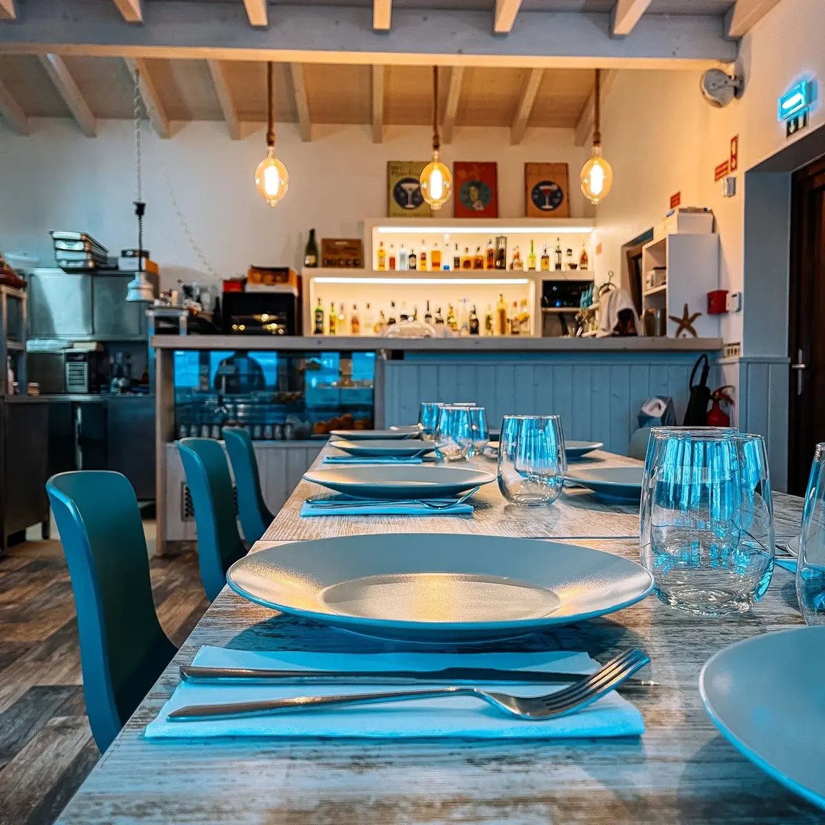 A set dining table with blue glasses inside Quarenta & Quatro