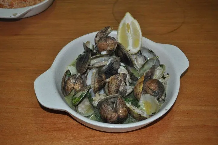 Clam dish pictured by Rocha da Palha restaurant