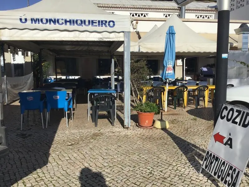 U Monchiqueiro 1’s frontage and outdoor tables in Silves