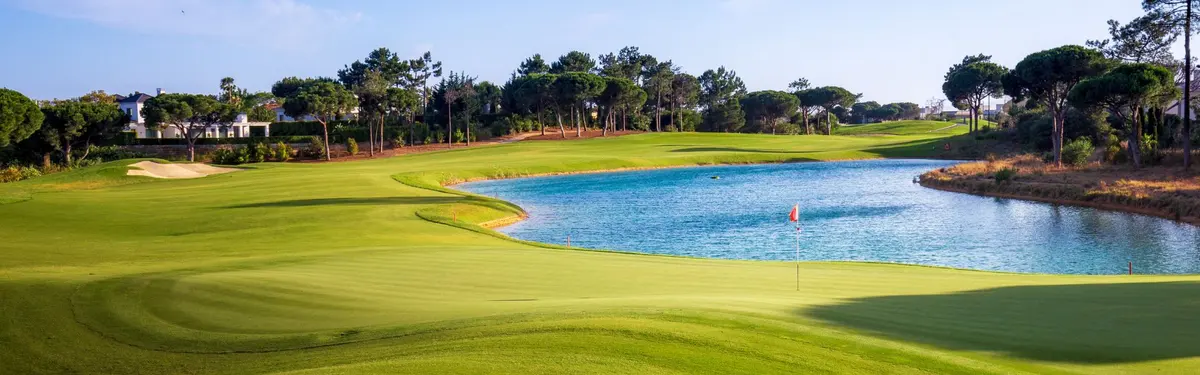 A lakeside green and pine-lined fairway on Quinta do Lago’s North Course