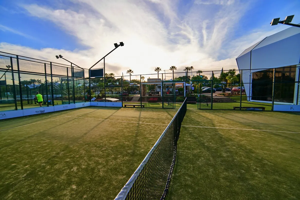 Padel courts and clubhouse at Albufeira Padel Clube