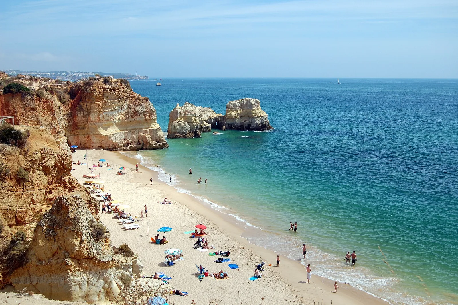 Cliffs and sand at Três Castelos beach beside Praia da Rocha