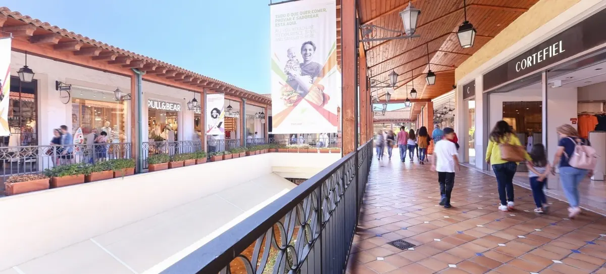 Open-air shopping galleries and shopfronts at AlgarveShopping in Guia